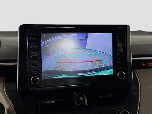 Used 2020 Toyota Corolla LE FWD image 19