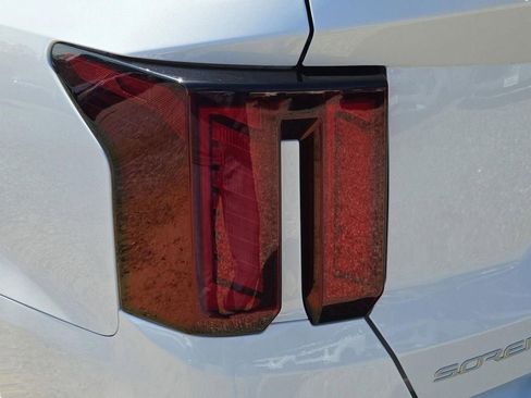 New 2026 Kia Sorento LX FWD image 11