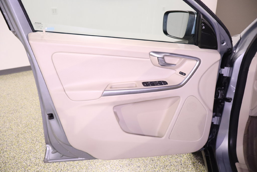Used 2011 Volvo XC60 T6 AWD/4WD image 34