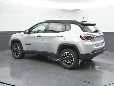 Used 2025 Jeep Compass Trailhawk AWD/4WD image 9