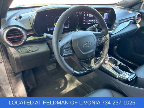 Used 2024 Chevrolet Trax RS w/ Sunroof Package FWD image 10