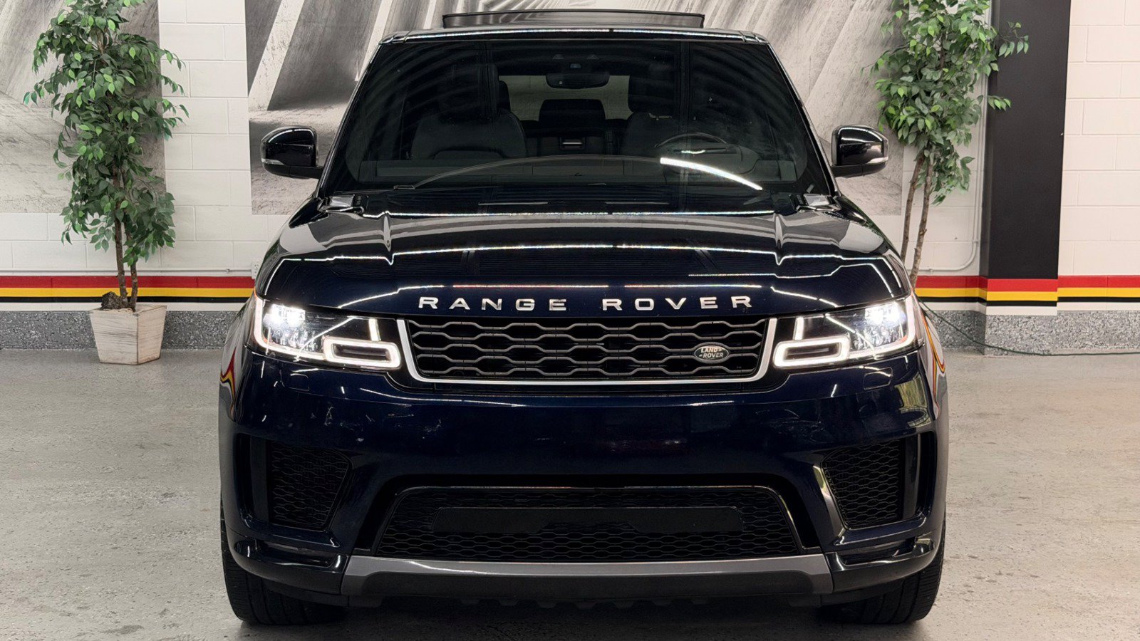 Used 2020 Land Rover Range Rover Sport HSE AWD/4WD image 2