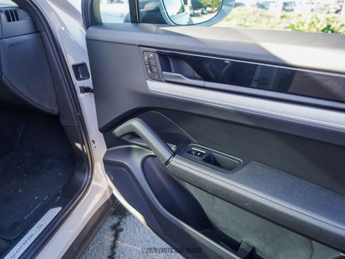 Used 2024 Porsche Cayenne S image 59