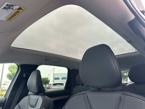 New 2025 Volvo EX90 Plus image 25