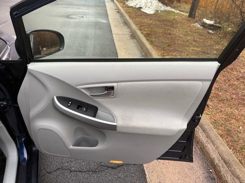 Used 2015 Toyota Prius Three image 19