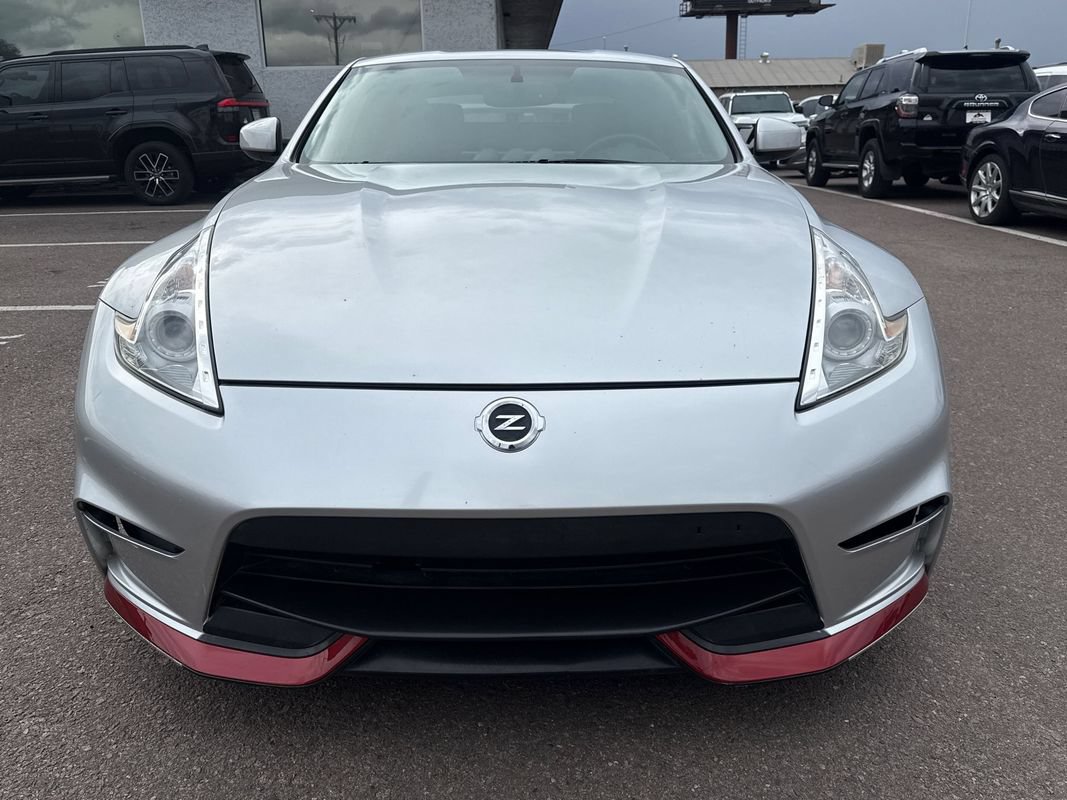 Used 2011 Nissan 370Z Coupe RWD image 2