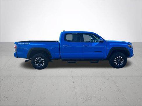 Used 2020 Toyota Tacoma TRD Off-Road w/ TRD Premium Off Road Package AWD/4WD image 6