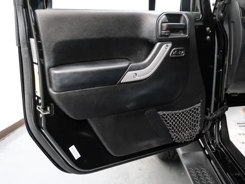 Used 2017 Jeep Wrangler Sahara w/ Connectivity Group AWD/4WD image 26