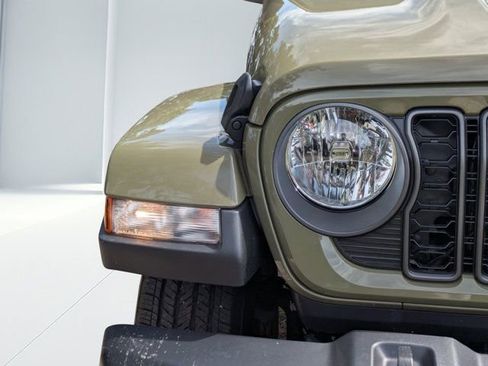 New 2025 Jeep Gladiator Sport image 8