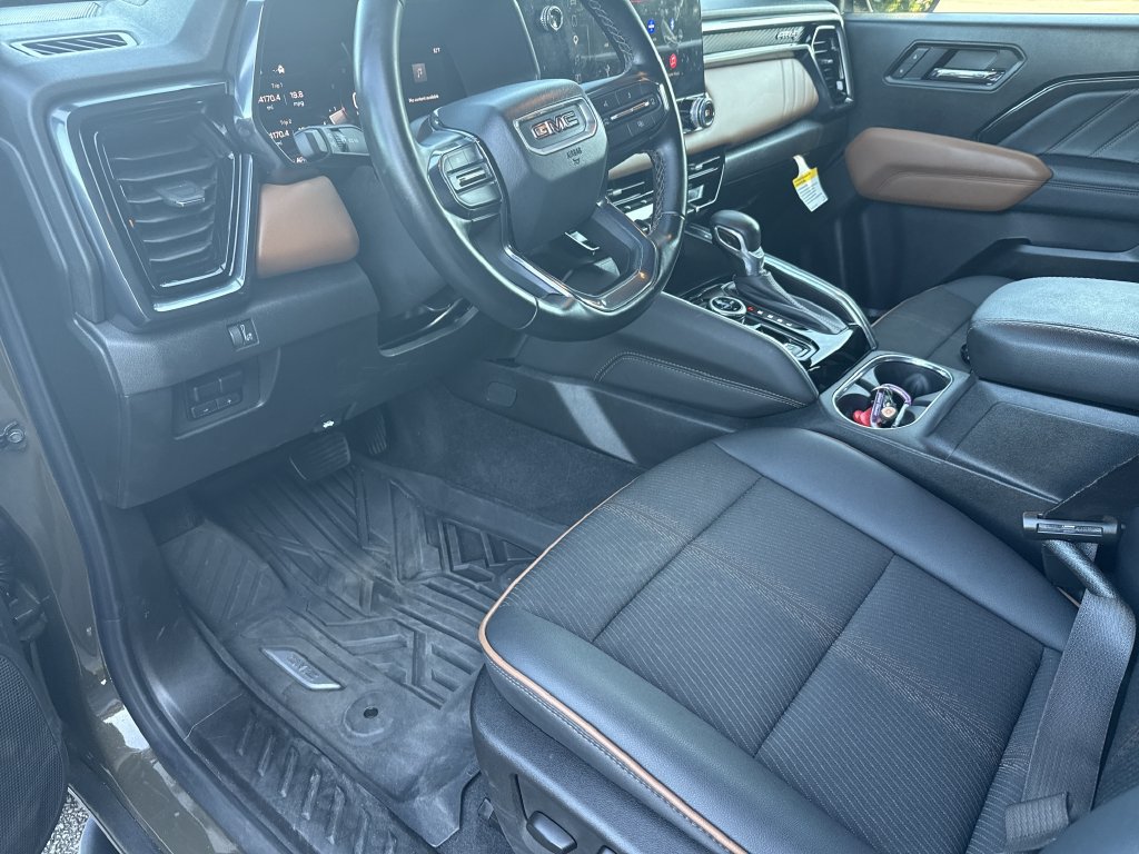 Used 2025 GMC Canyon AT4 w/ Nightfall Edition AWD/4WD image 9