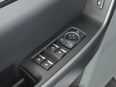 Used 2025 Ford F250 XLT image 10