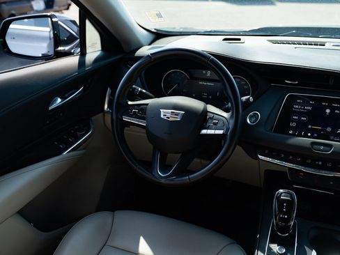 Used 2023 Cadillac XT4 Premium Luxury AWD/4WD image 9