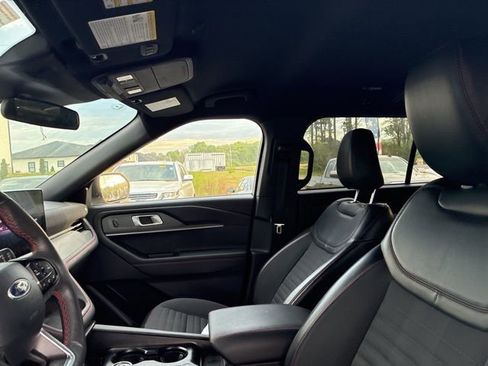 Used 2025 Ford Explorer ST-Line w/ ST-Line Street Pack image 22