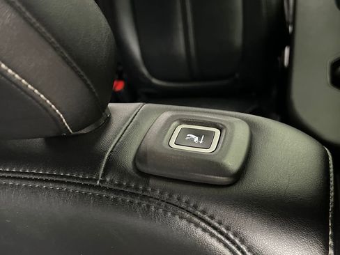 Used 2024 Jeep Wagoneer L Series II image 16