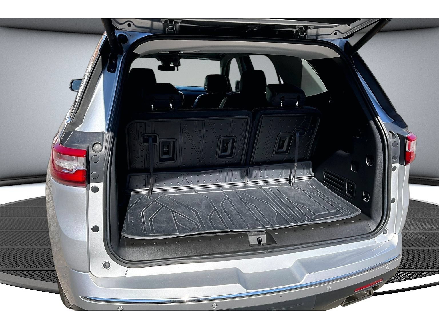 Used 2021 Chevrolet Traverse Premier AWD/4WD image 40