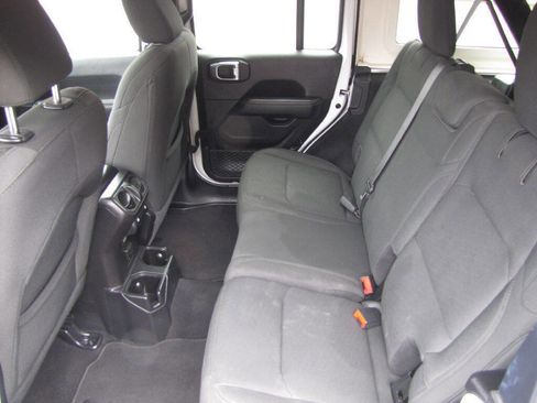 Used 2021 Jeep Wrangler Unlimited Sahara image 29