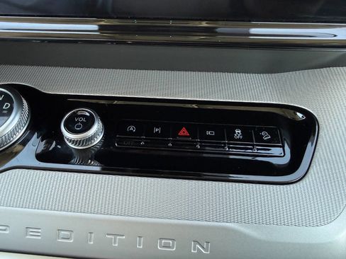 Used 2025 Ford Expedition Active AWD/4WD image 52