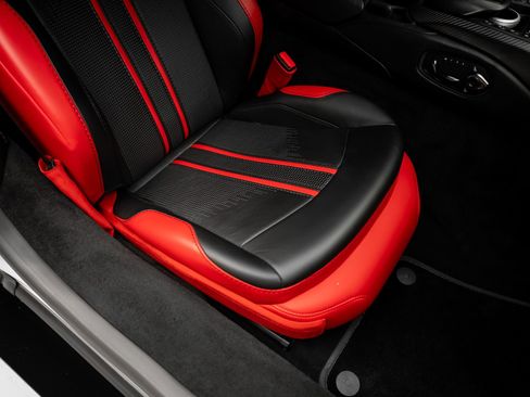 Used 2019 Aston Martin V8 Vantage Coupe RWD image 61