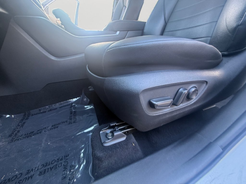 Used 2021 Toyota Highlander XLE AWD/4WD image 24