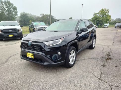 Used 2020 Toyota RAV4 XLE w/ Convenience Package image 4
