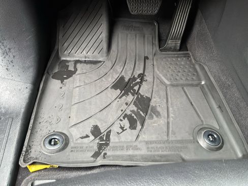 Used 2023 Toyota Sienna XSE FWD image 17