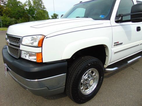 Used 2005 Chevrolet Silverado 2500 LS w/ Heavy-Duty Power Package RWD image 26