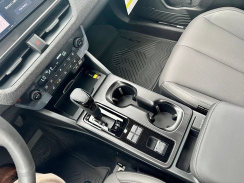 New 2026 Subaru Outback Limited AWD/4WD image 18