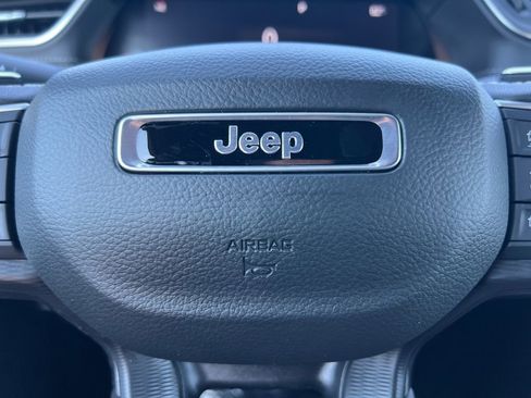 New 2025 Jeep Grand Cherokee Laredo image 5