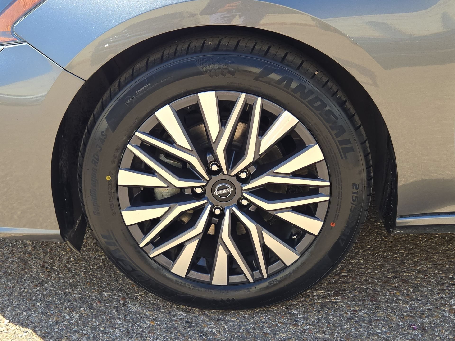Used 2023 Nissan Altima 2.5 SV FWD image 11