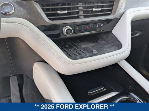 Used 2025 Ford Explorer Platinum w/ Ultimate Package image 17