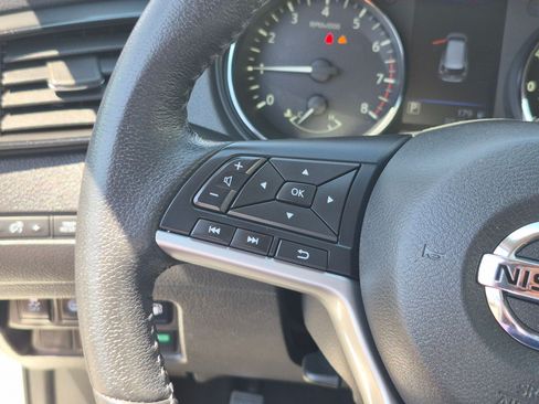 Used 2019 Nissan Rogue SV AWD/4WD image 19