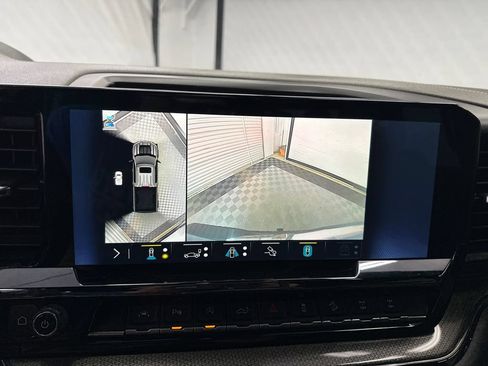 Used 2022 Chevrolet Silverado 1500 ZR2 w/ Technology Package AWD/4WD image 31