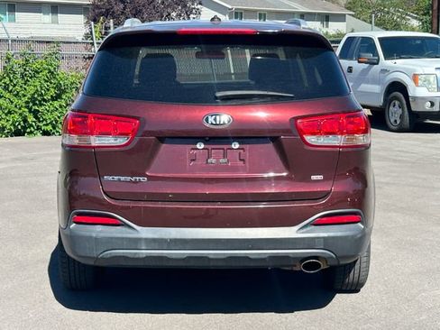 Used 2017 Kia Sorento FWD image 4