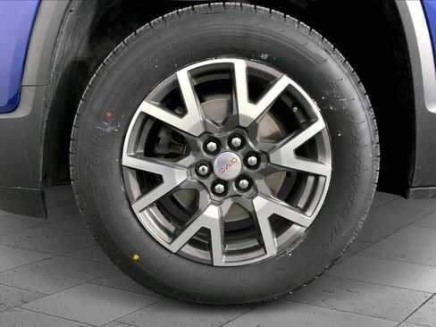 Used 2023 GMC Acadia SLE w/ Driver Convenience Package image 10