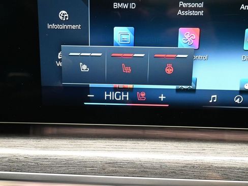 Used 2023 BMW 760i xDrive 760i xDrive w/ Luxury Rear Seating Package image 18