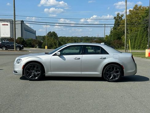 Used 2022 Chrysler 300 S RWD image 2