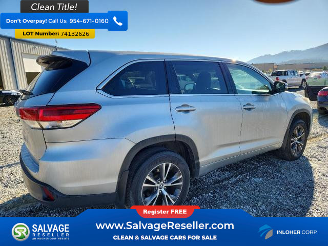 Used 2017 Toyota Highlander LE AWD/4WD image 4