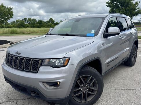 Used 2017 Jeep Grand Cherokee Laredo AWD/4WD image 1