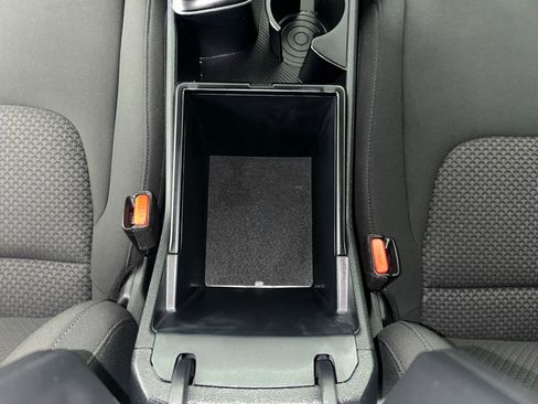 Used 2025 Kia Sportage LX image 11