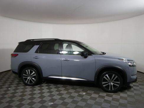 Used 2023 Nissan Pathfinder Platinum image 2