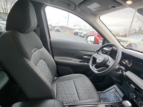 Used 2025 Nissan Kicks SV image 13