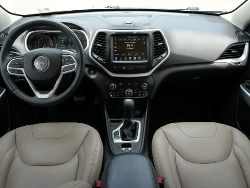 Used 2017 Jeep Cherokee Latitude w/ Comfort/Convenience Group FWD image 7