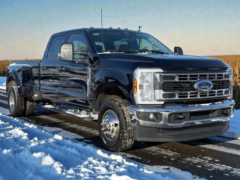 Used 2025 Ford F350 XLT image 2