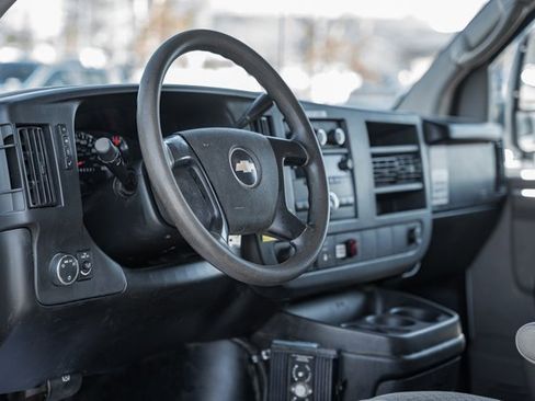 Used 2009 Chevrolet Express 3500 image 22