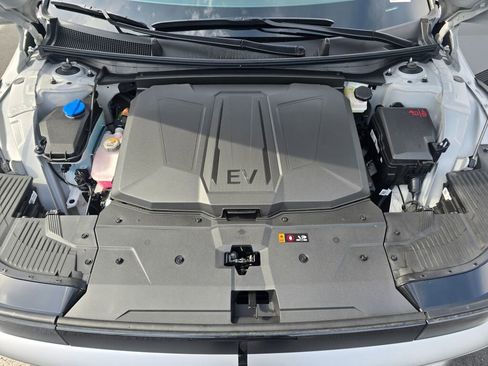 New 2025 Hyundai Ioniq 5 SE image 16