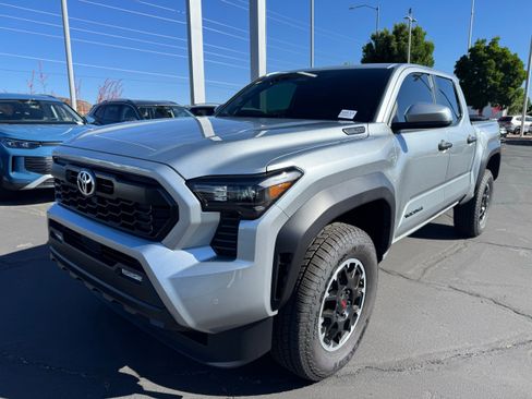Used 2025 Toyota Tacoma TRD Off-Road w/ TRD Off Road Upgrade Package AWD/4WD image 2