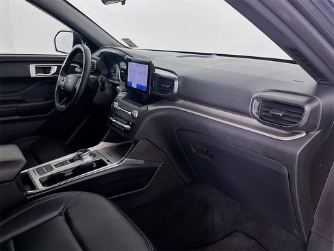 Used 2020 Ford Explorer XLT w/ Equipment Group 202A image 32