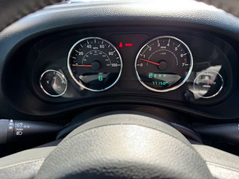 Used 2016 Jeep Wrangler Unlimited Rubicon w/ Connectivity Group image 25