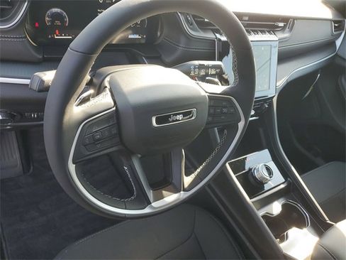 New 2025 Jeep Grand Cherokee L Laredo w/ Luxury Tech Group I image 20