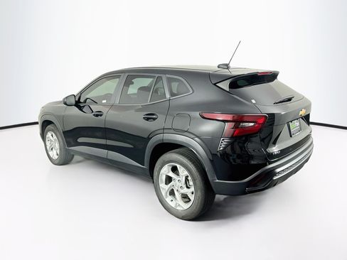 Used 2024 Chevrolet Trax LS w/ LS Convenience Package FWD image 5